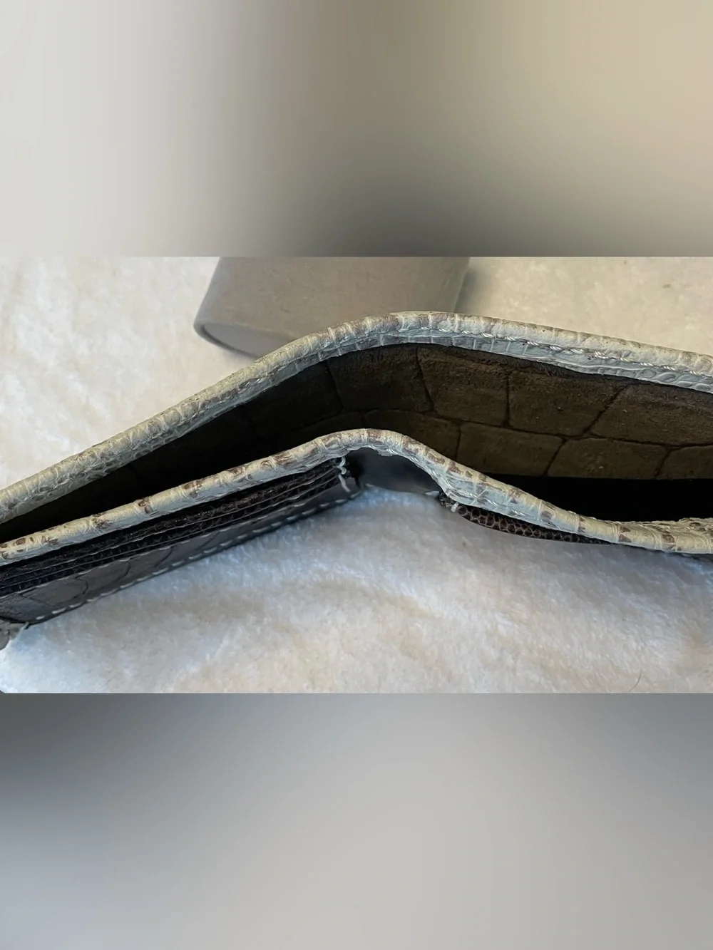 Genuine White Crocodile Hornback Bifold Men’s Wallet w/Ostrich Leather Interior.